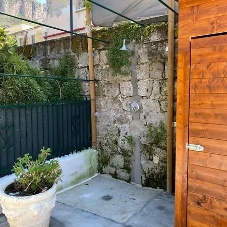 Spring Villa Meta